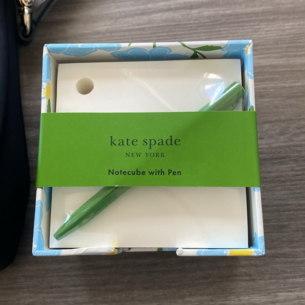 Kate Spade Bag and Notecube - Picture 7 of 8